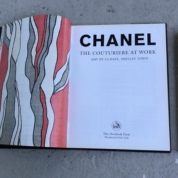 2 Chanel books   - Picture 4 of 8